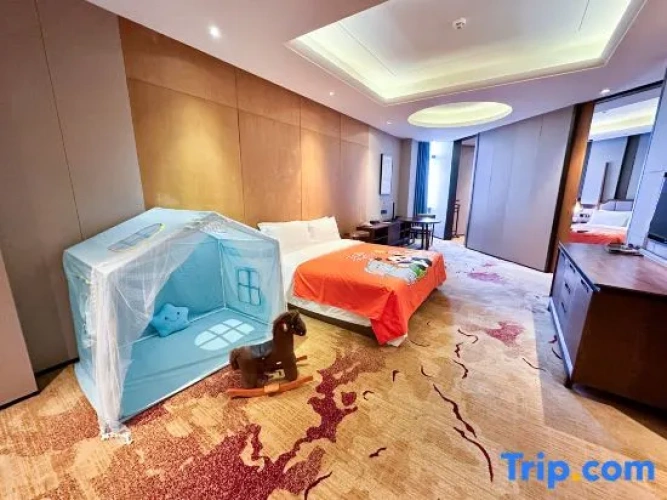 Deluxe Family Suite