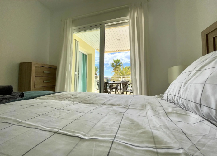 South facing apartment, 7 mins walk from beach