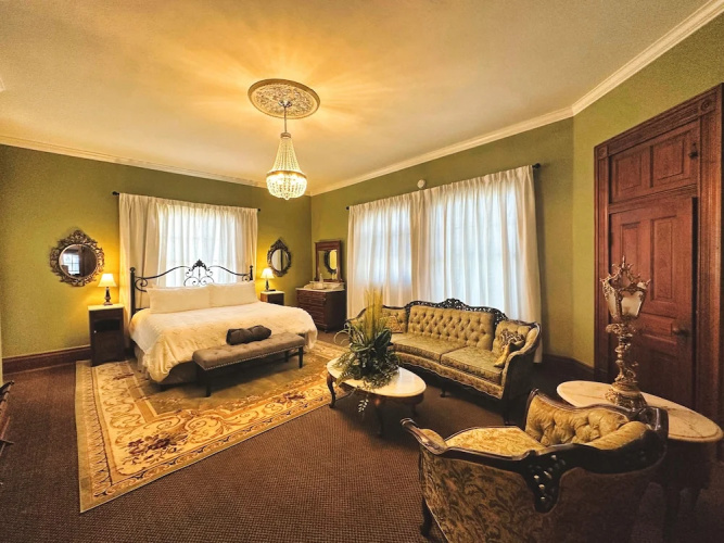 The Mansion on 17th