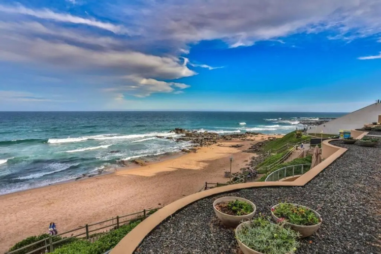 102 Bermuda-Comfortable ground floor on main beach