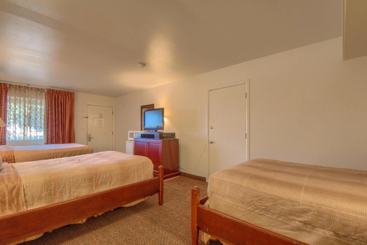 Americas Best Value Inn Uvalde photo 6