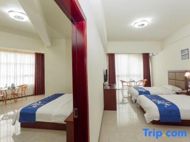 Quadruple Family Suite