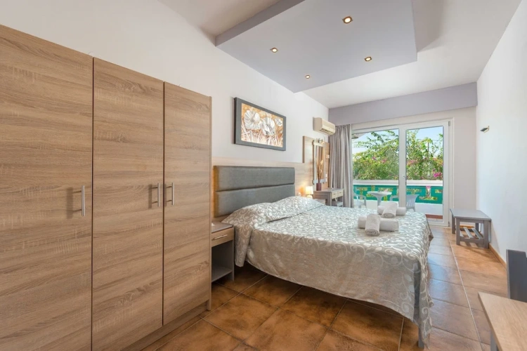 Superior Studio with balcony and with garden view