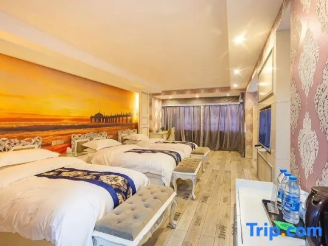 Deluxe Triple Suite