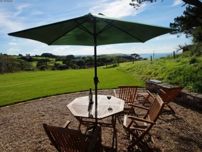 Holiday Home Cae Cwpwl