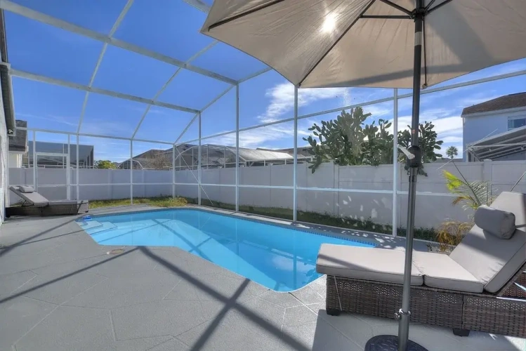 4 Bedrooms Villa