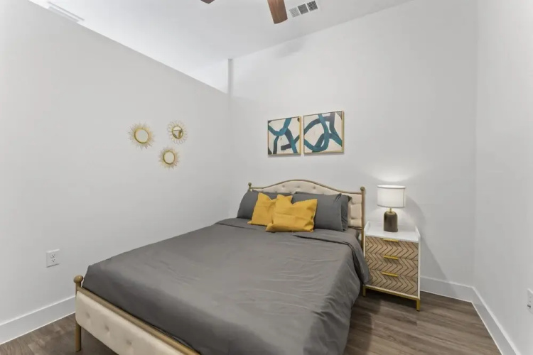 Boho Soco 1BR Queen Suite w Gympickleballlaundry