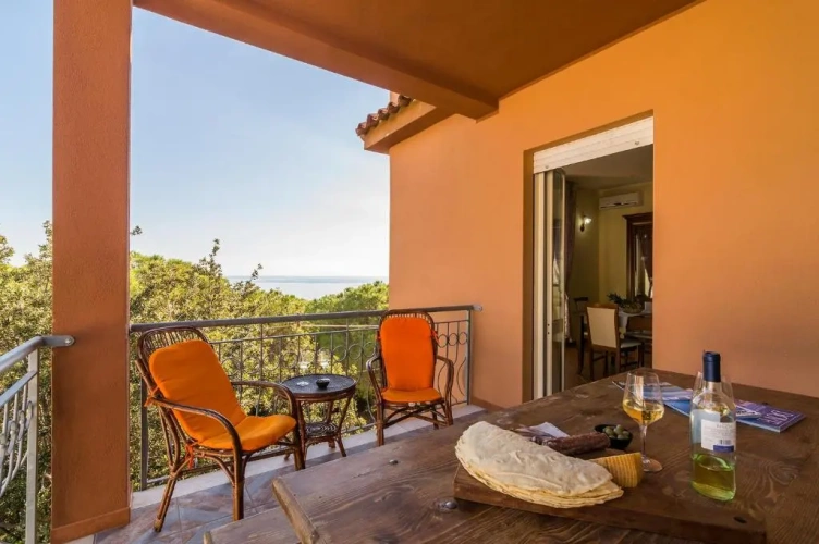 3 Bedrooms Apartment with sea view