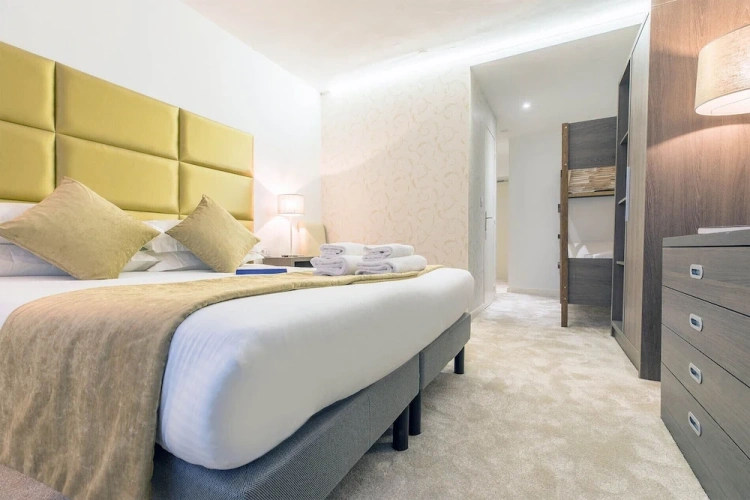 Superior Quadruple room with balcony