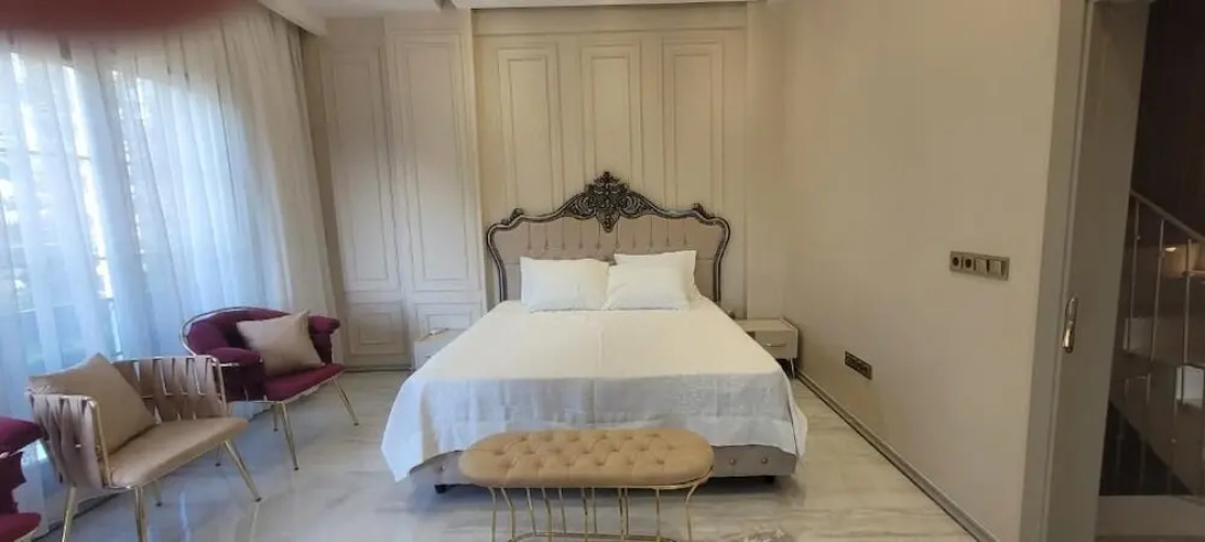Villa Red Tent