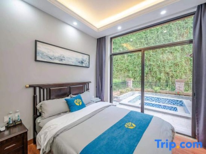 2 Bedrooms Villa