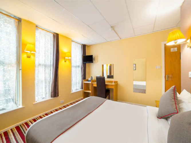 OYO Sandringham Hotel