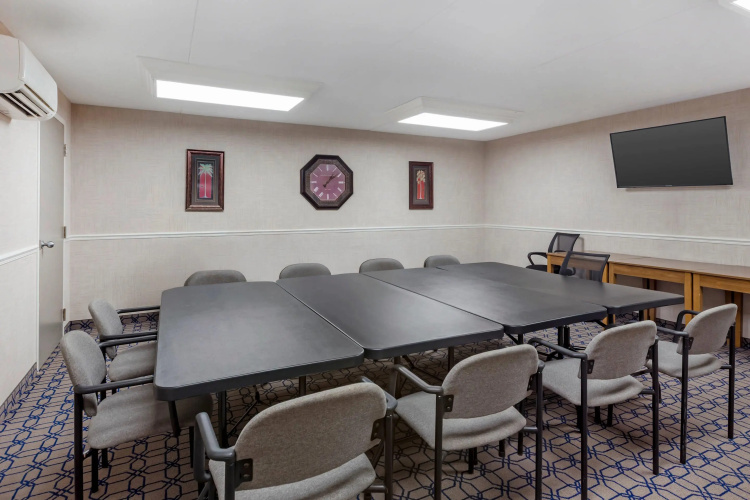 Quality Suites Whitby photo 19