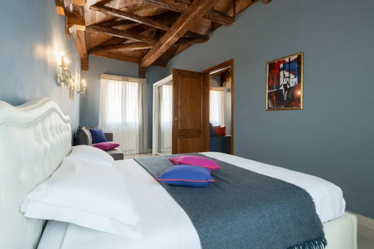 Vivaldi Suite Apt 2 in Venecia