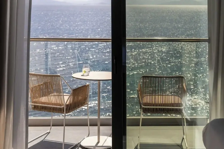 Standard Double room with balcony and seafront