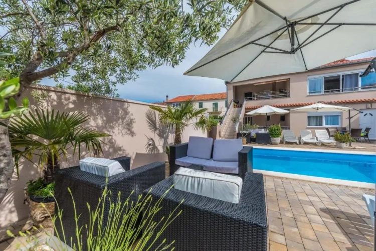 1 Bedroom Apartment with balcony and with view