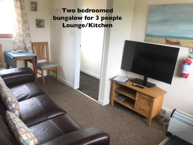2 Bedrooms Bungalow