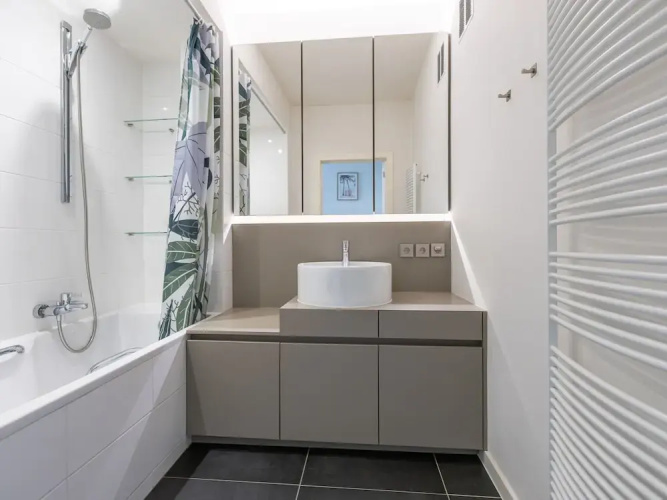 Apartment in Zeedijk With Sea View