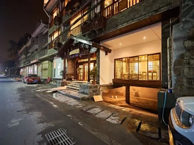 Yunyinxi Junlanzhai Homestay (Phoenix Ancient City Branch)