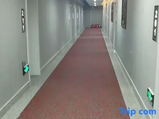 Wuchang Yijia Business Hotel