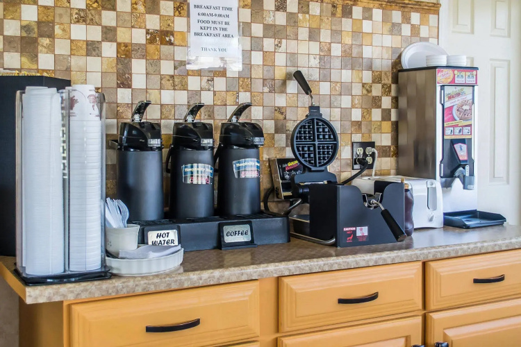 Economy Inn & Suites