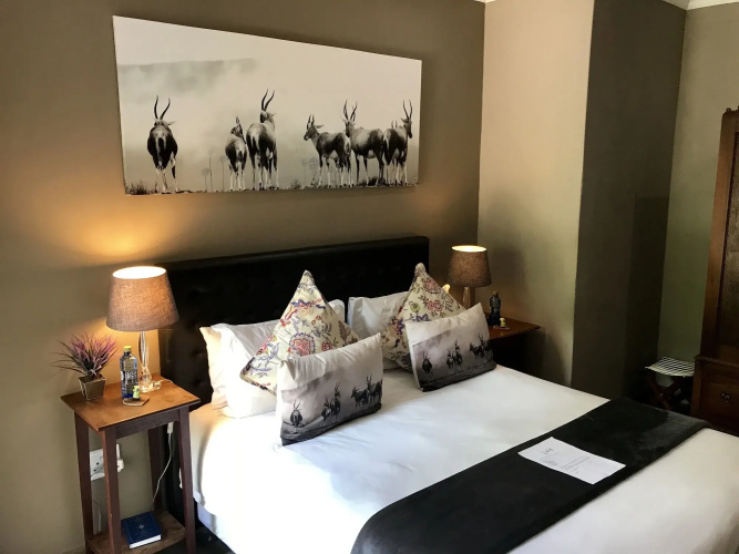 Aerotropolis Guest Lodge