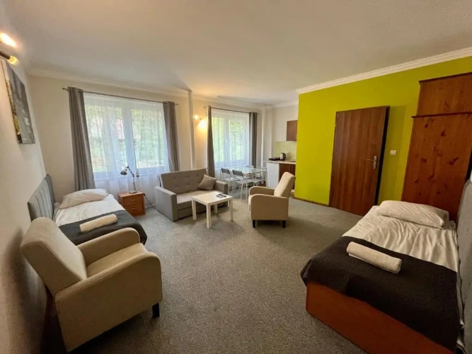 Standard Quadruple room with garden view
