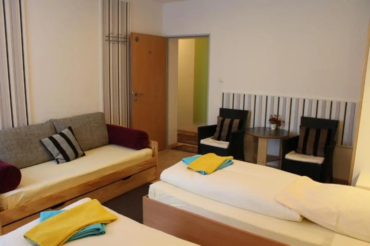 Standard Triple room