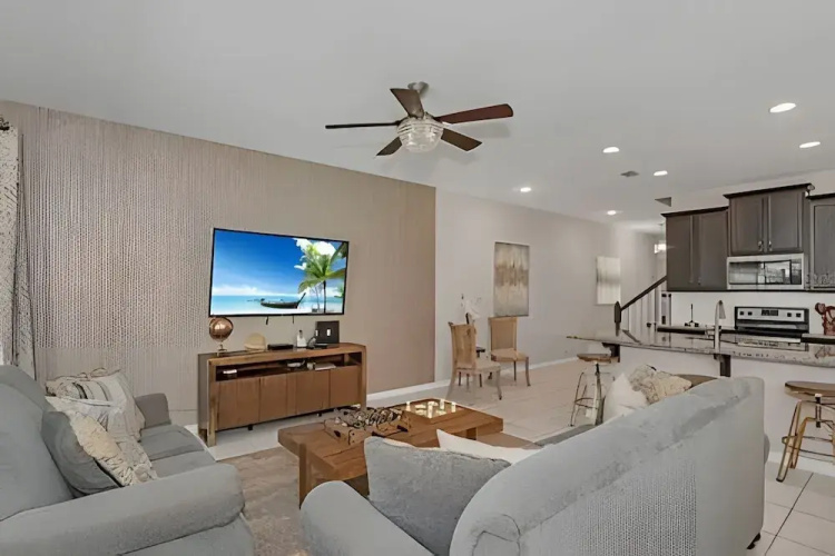 Luxury 5-bed Home With Private Splash Pool