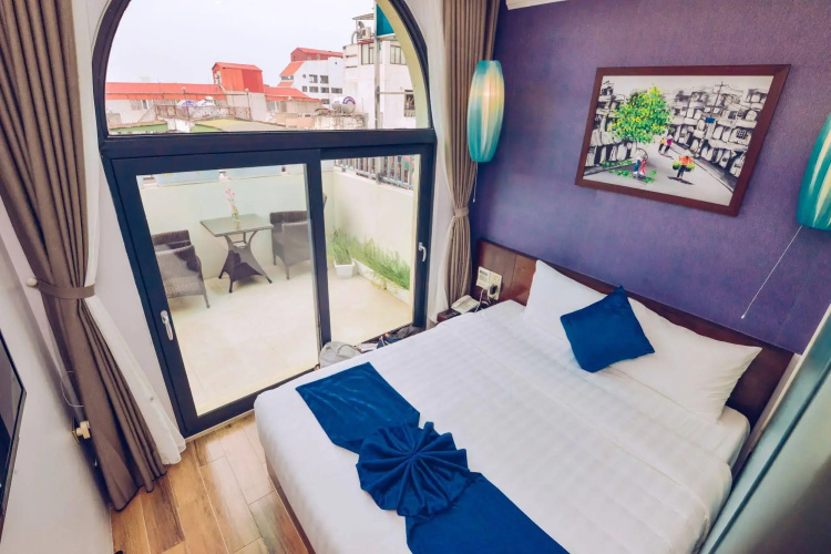 Bella Premier Hotel & Rooftop Skybar