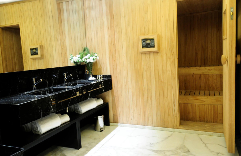 1828 Smart Hotel