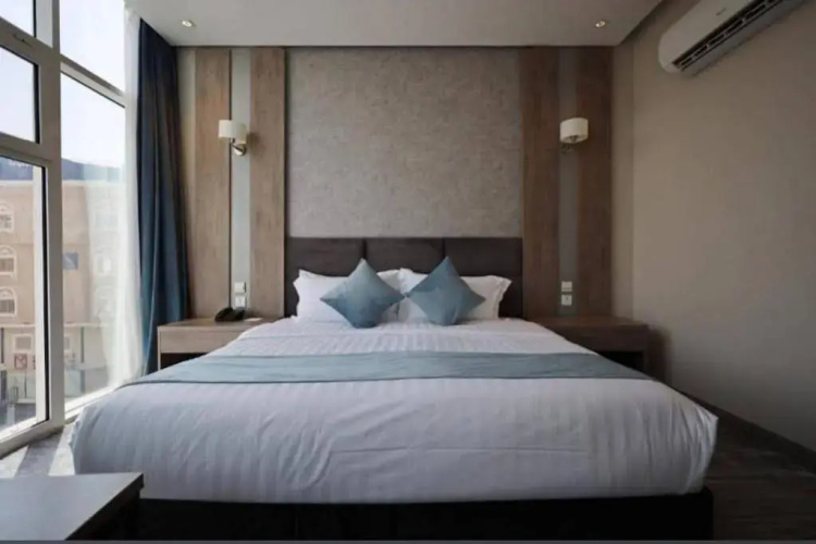 Lian Park Hotel