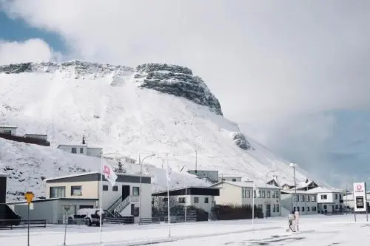 Experience Beautiful Iceland