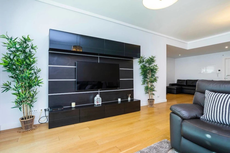 Spacious Apartment in Residential Campolide