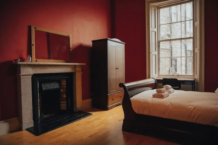 Traditional Central 2-Bed Apartment