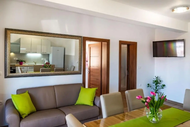 2 Bedrooms Cottage