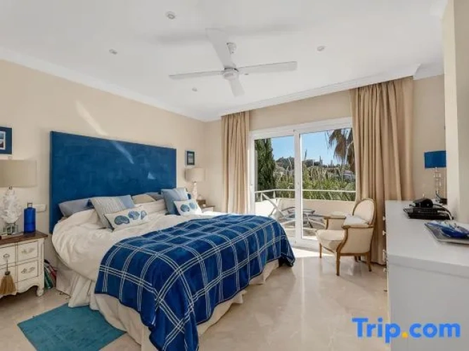 4 Bedrooms Villa