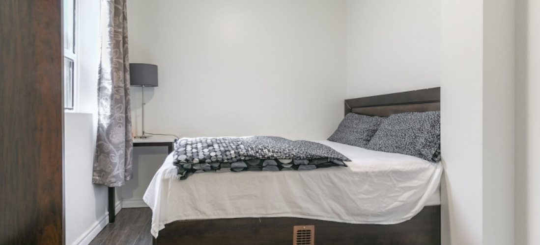 Allan Gardens Bed & Breakfast