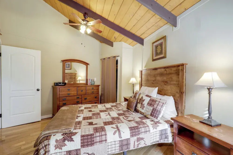 2 Decks, Mountain View: Beech Mountain Cabin!