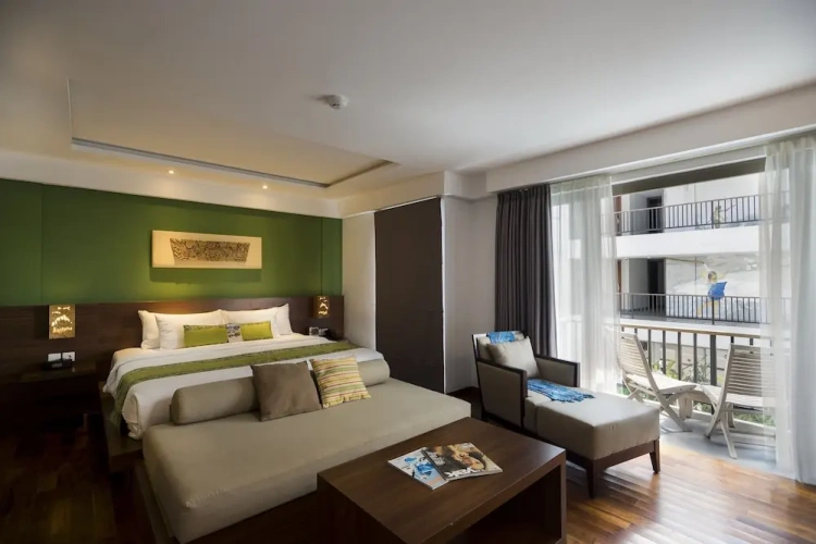 Executive Suite with balcony and with pool view