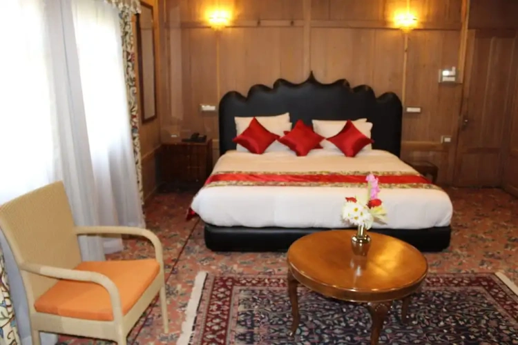 Double Junior Suite with lake view