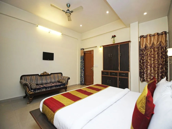 OYO 9388 Yash Hotel