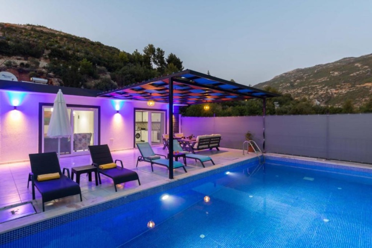 2 Bedrooms Villa