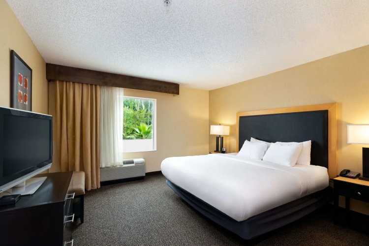 DoubleTree by Hilton Hotel Savannah Airport