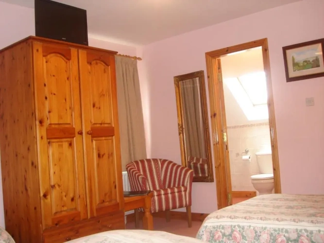 Standard Triple room
