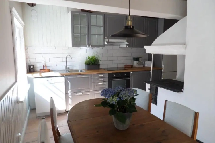 Apartment with garden view