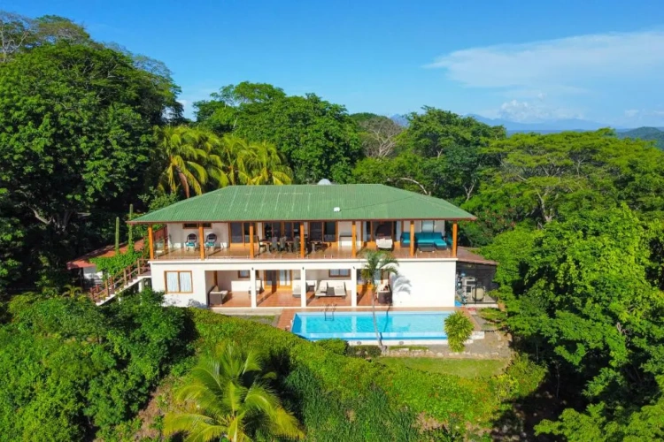 4 Bedrooms Cottage