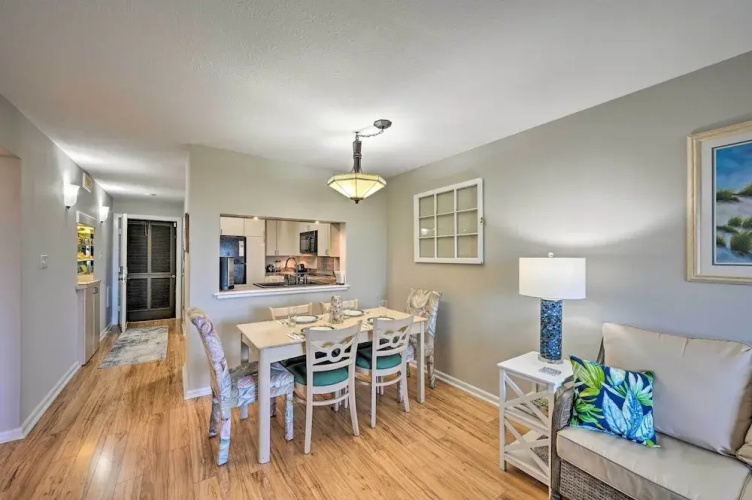 Charming Condo w/ Pool Access - Walk to Beach