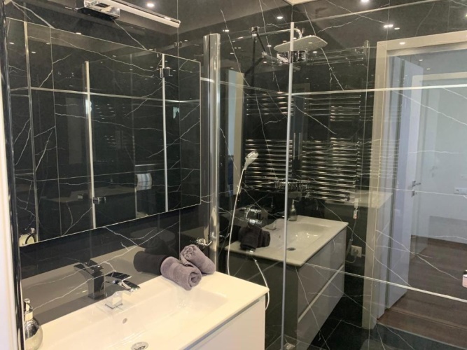 3 Bedrooms Apartment