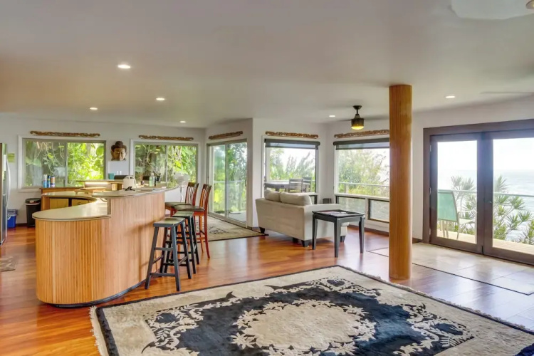 Hilo Home w/ Private Deck + Stunning Ocean Views!
